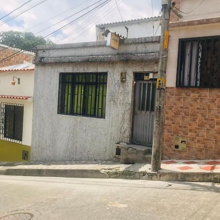 Hostal La 18 Pereira Bagian luar foto