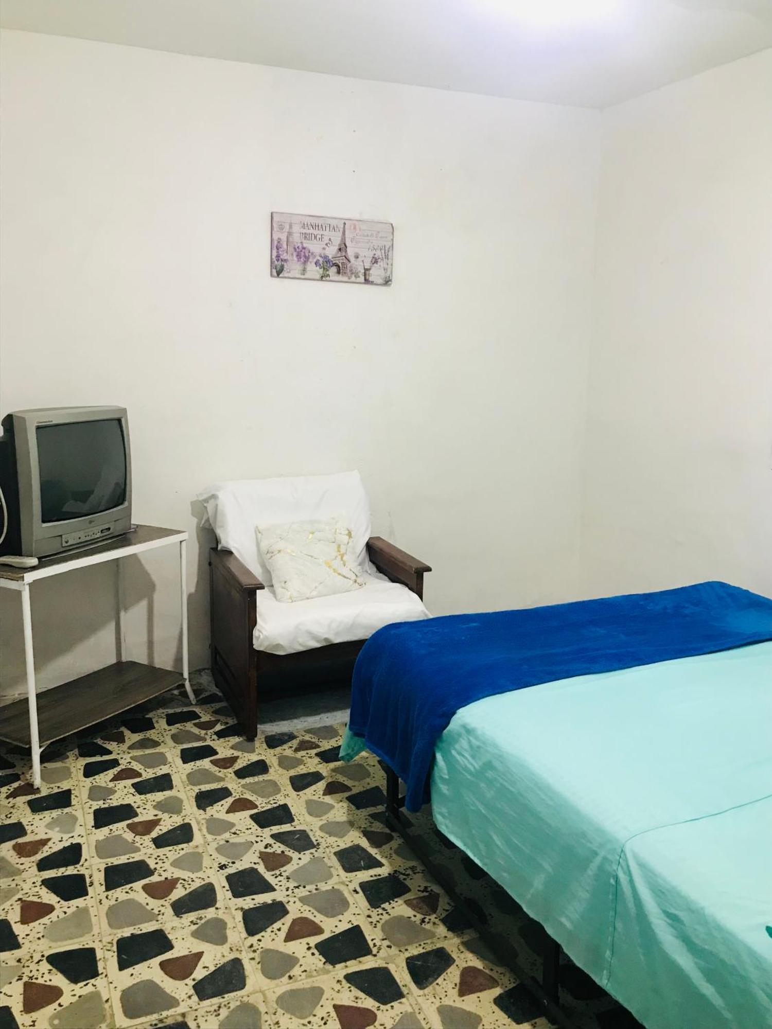 Hostal La 18 Pereira Bagian luar foto